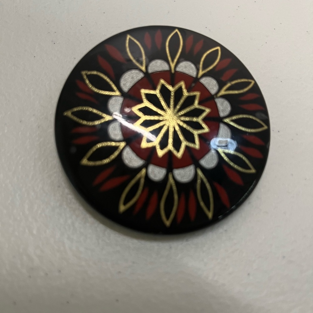 Bakealite? Brooch